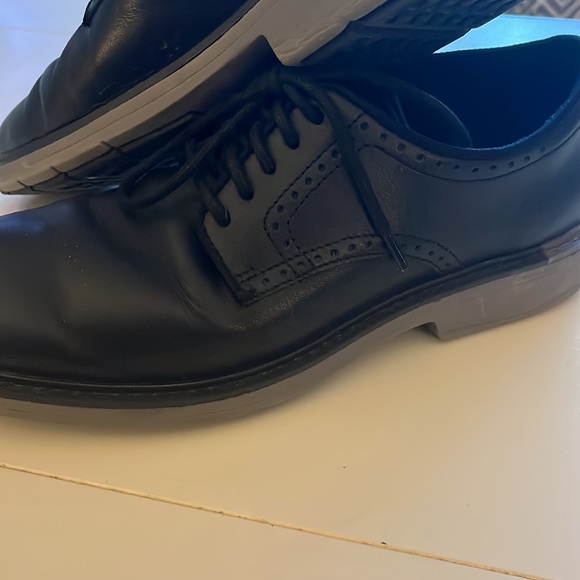 Men’s Cole Hann Goto Leather Plain Toe Derby - Picture 2 of 4